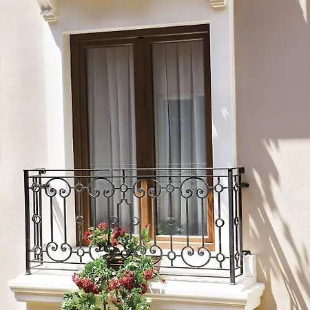 Belle Maison